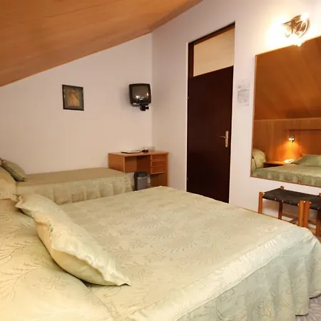 Triple Starigrad 3335d 3* Starigrad Paklenica